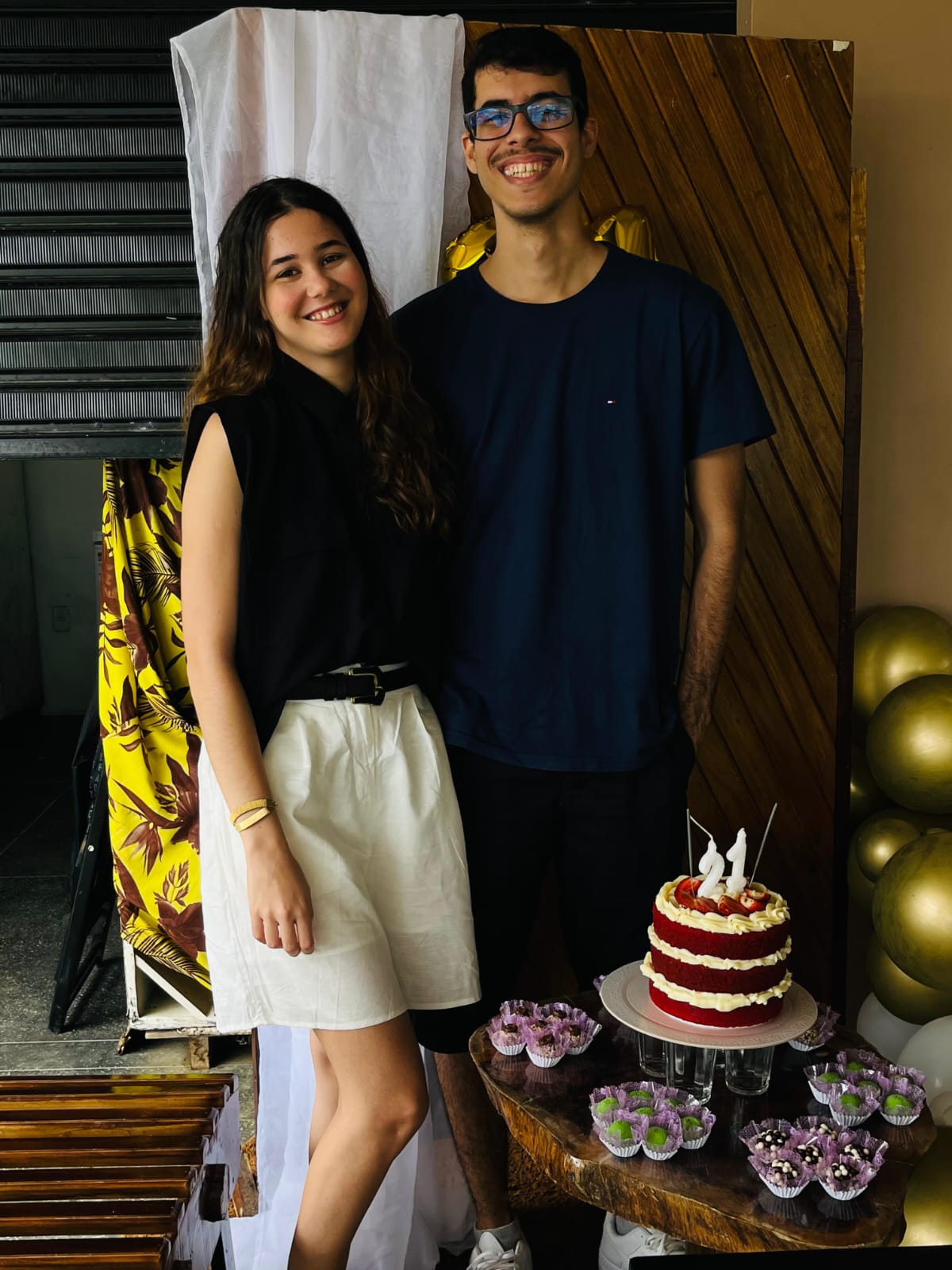 Comemorando aniversário juntos